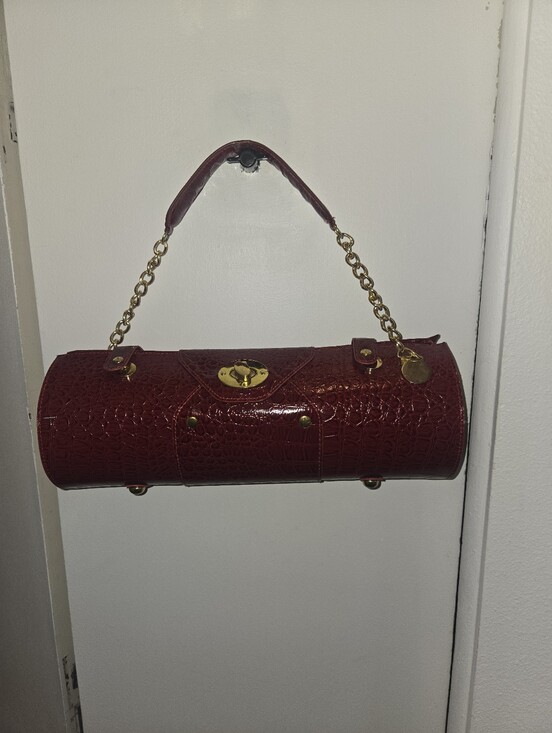 little black dress wines Handbags - Red Croc-Embossed Barrel Handbag with Gold Chain For Wine Bottle